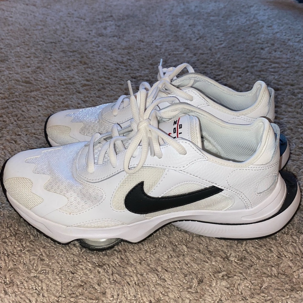 Women’s Size 8 Nike Air Zoom Division sneakers